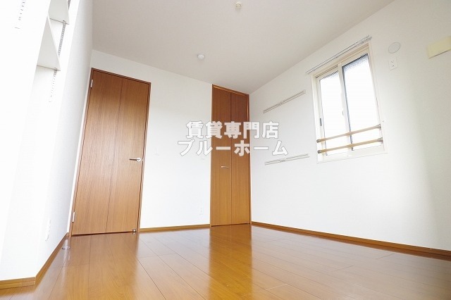 その他部屋・スペース　5.7帖の明るい洋室！