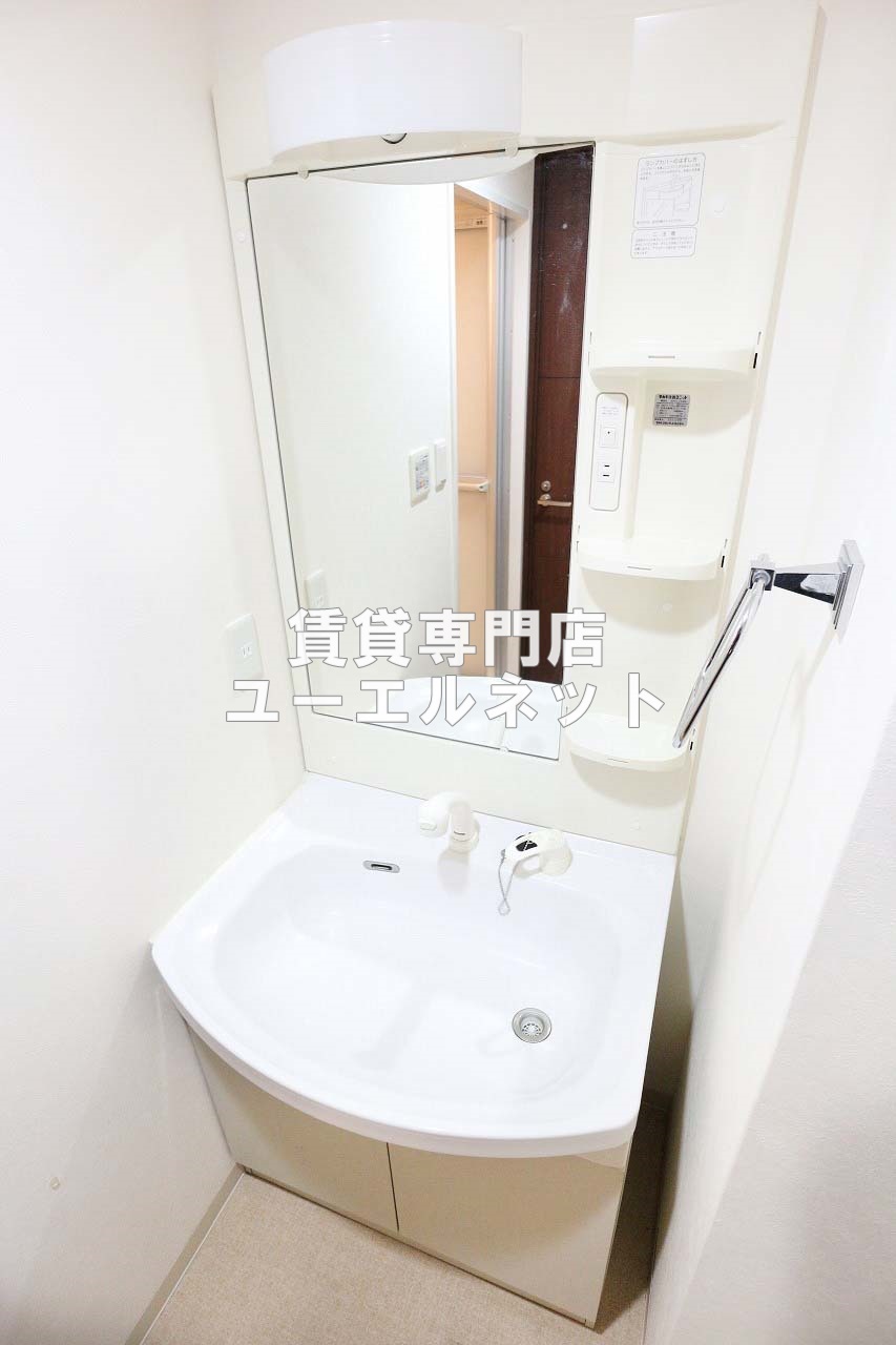 洗面設備　清潔感ある独立洗面台で毎日気持ちよく♪