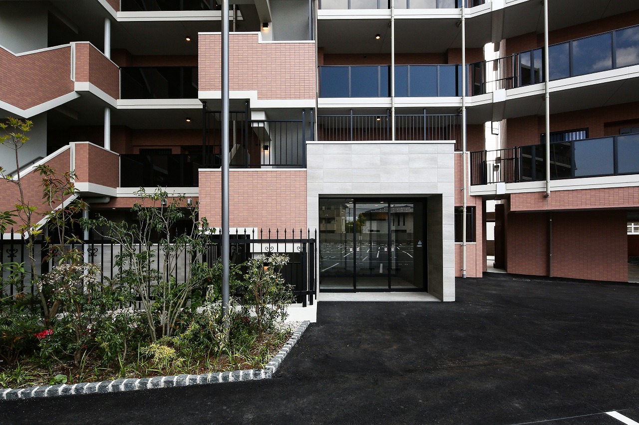 その他共有部分　駐車場側のセカンドエントランス！