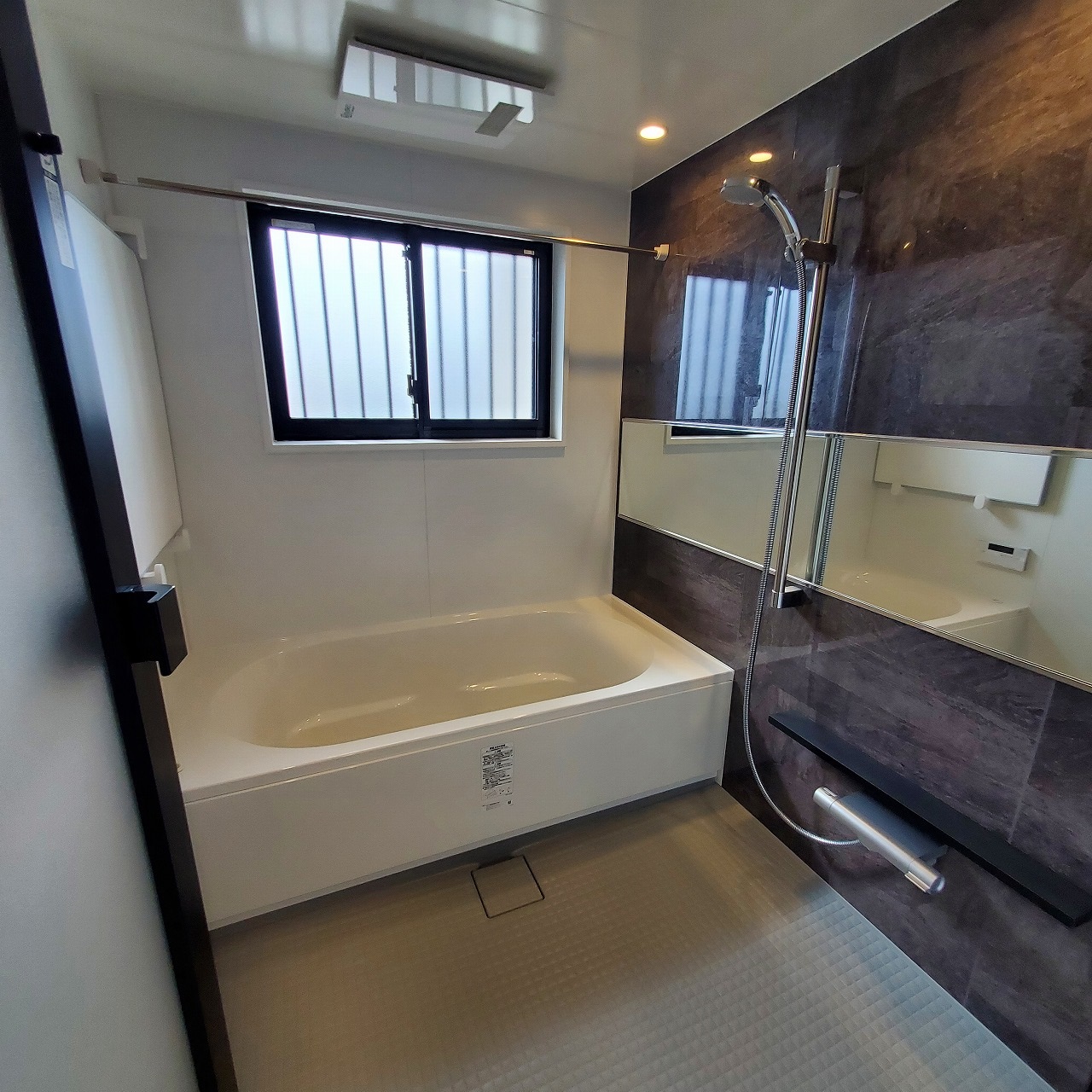 バス・シャワールーム　浴室は1620サイズ！