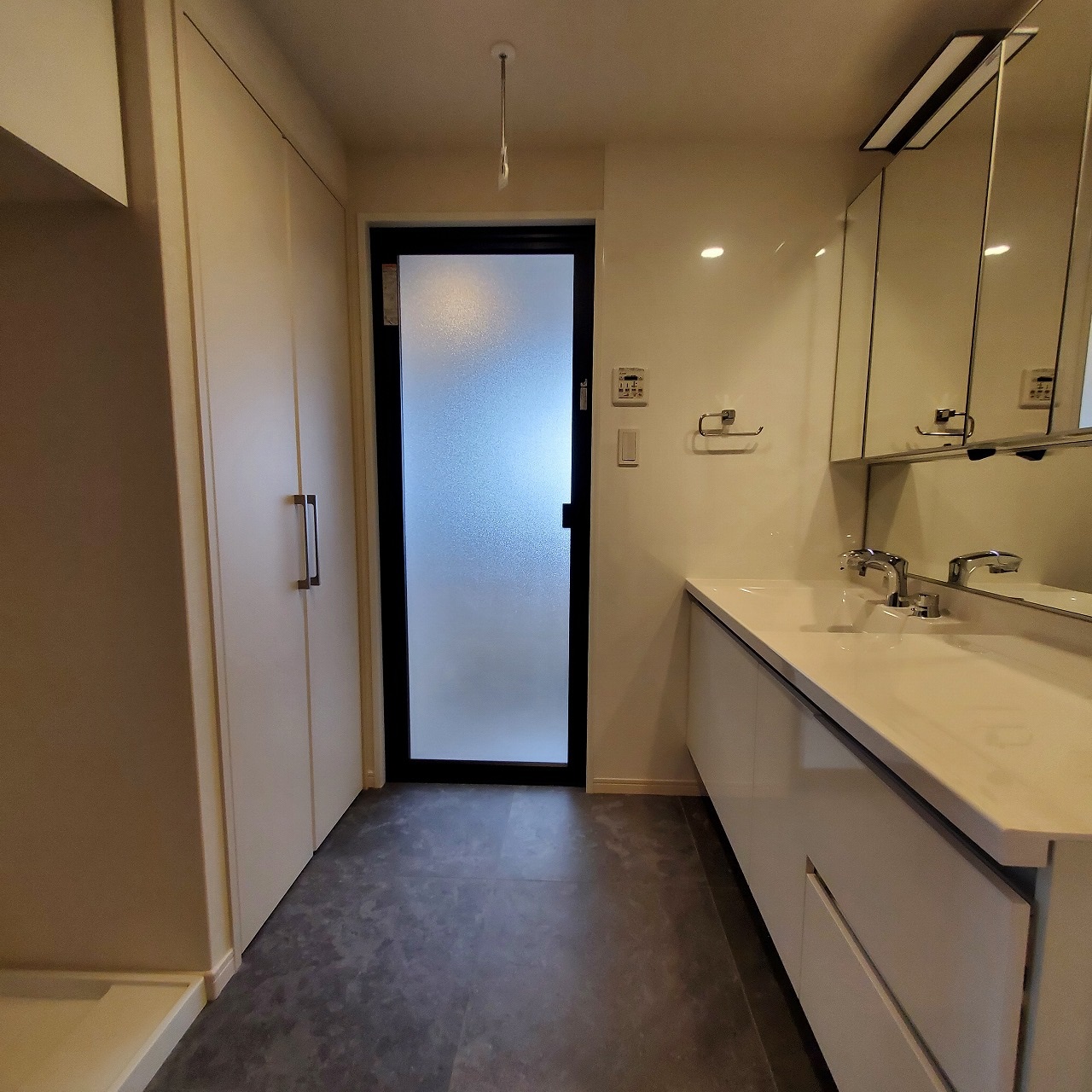 洗面設備　収納もタップリの洗面所♪