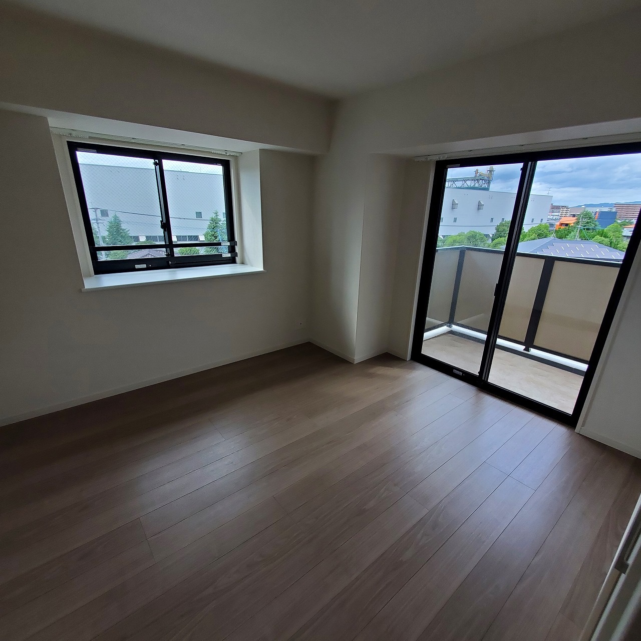 その他部屋・スペース　主寝室には専用のバルコニー♪