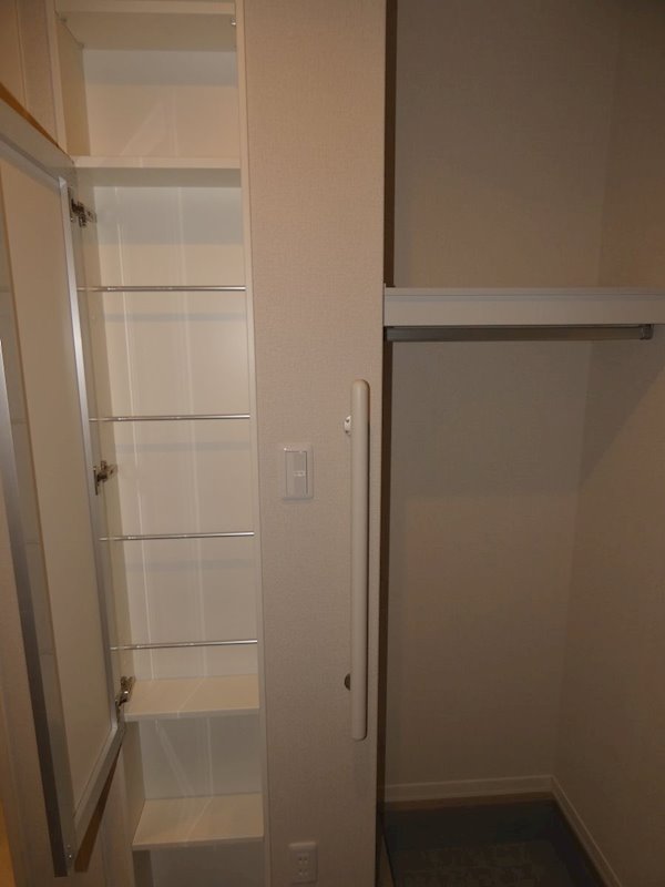 収納　玄関収納※同タイプ別部屋の写真となります。