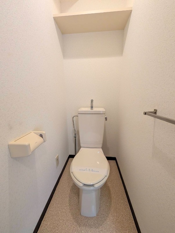 トイレ　別号室の写真です。
