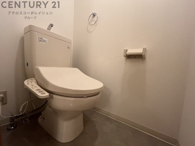 トイレ　温水洗浄便座付きのトイレです♪