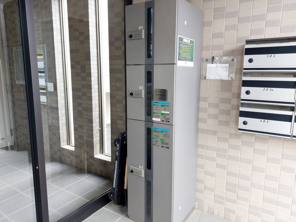 エントランス　宅配ボックス