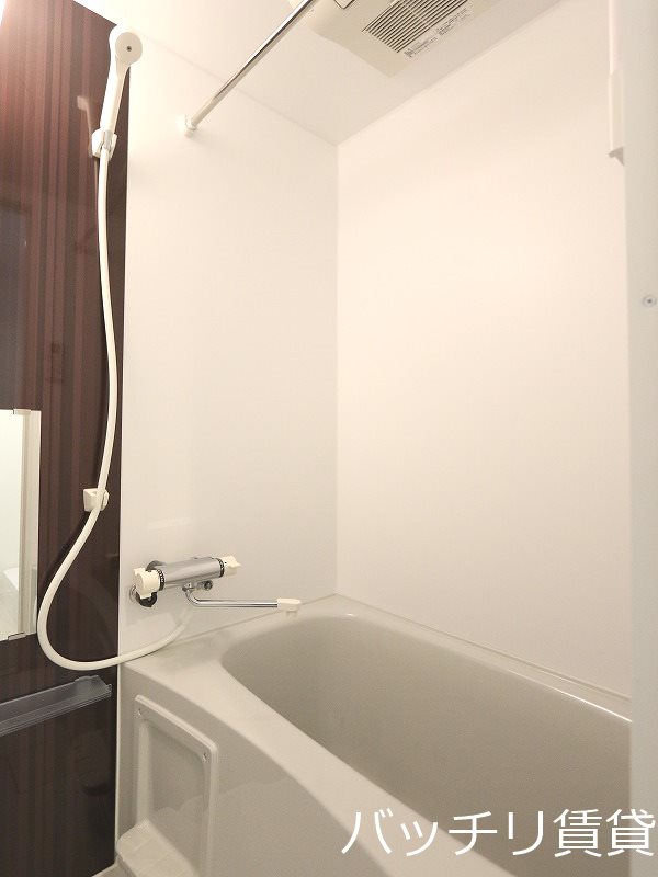 バス・シャワールーム　画像は同型タイプの為、現状を優先致します。