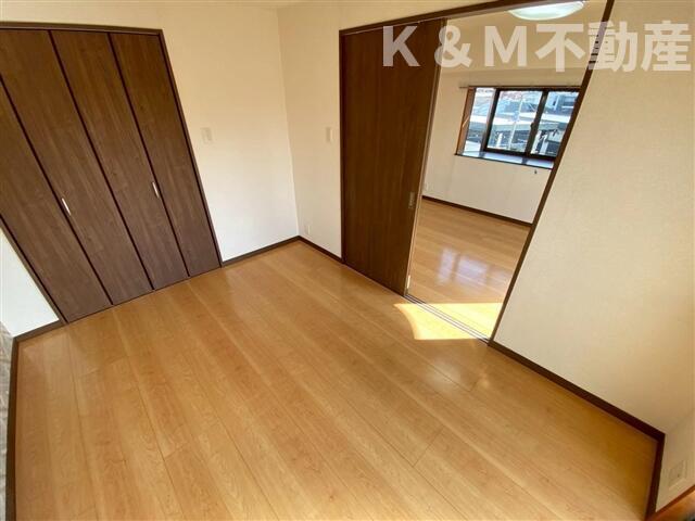 居室・リビング　こちらの居間で趣味の時間をお楽しみください