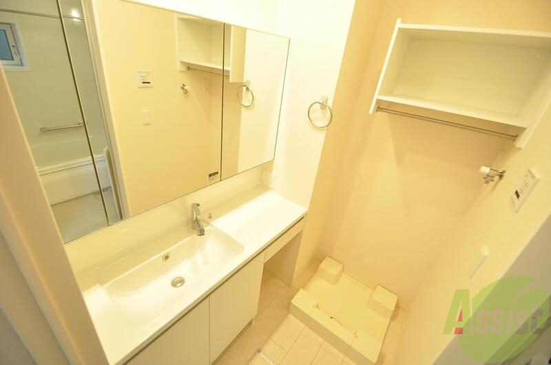 洗面設備　朝のメイクもバッチリですね。