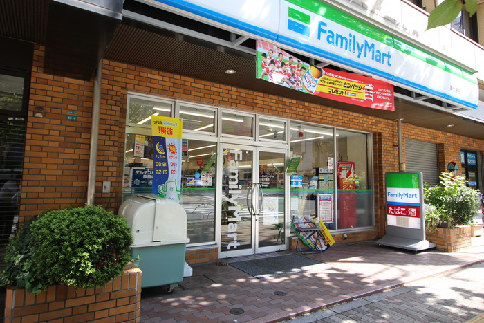 コンビニ　ファミリーマート（コンビニ）まで80m
