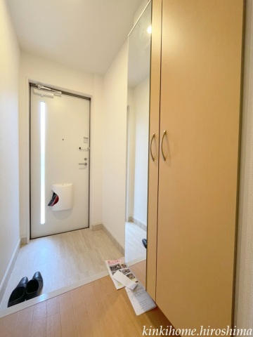 玄関　写真は別のお部屋です。