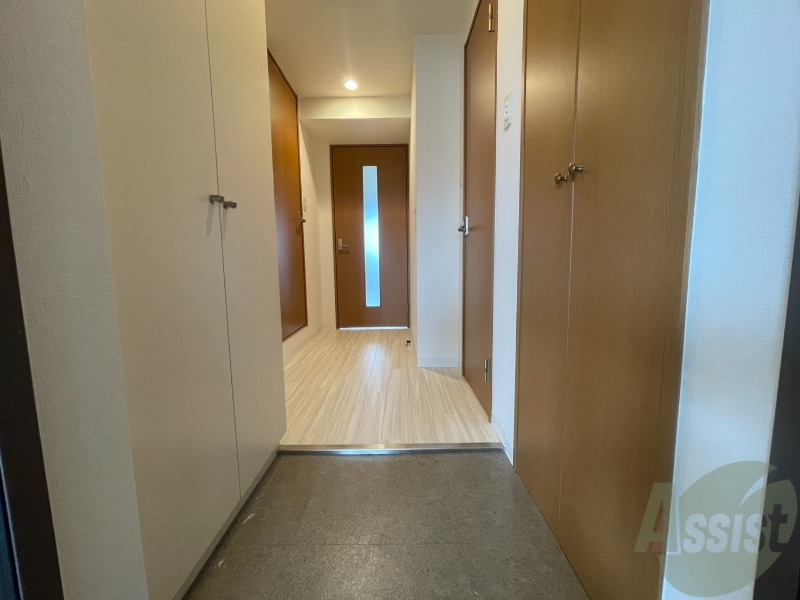 玄関　玄関の様子です。明るい印象ですね。気分もあがりそう。