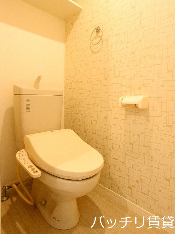 トイレ　※画像は別号室の為、現状優先となります。