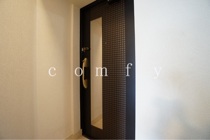 玄関　姿見のある玄関