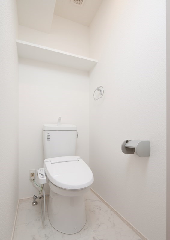 トイレ　温水洗浄便座付きです。