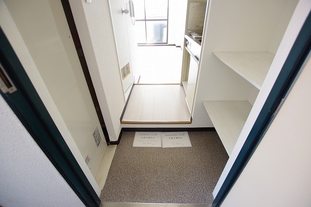 玄関　※同タイプのお部屋の画像を使用してます。