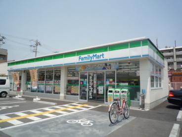 コンビニ　ファミリーマート吹田上山手町店（コンビニ）まで571m