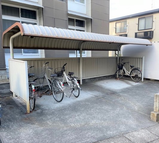 その他　屋根付き駐輪場