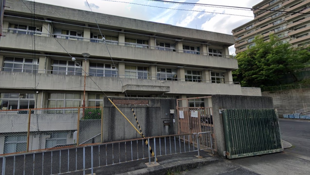 小学校　箕面市立萱野北小学校（小学校）まで685m
