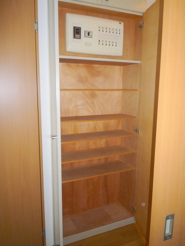 玄関　★玄関前に下駄箱完備★