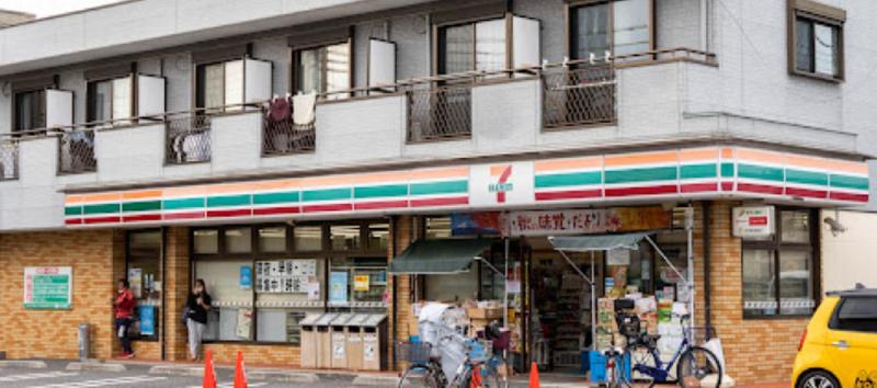 コンビニ　セブンイレブン（コンビニ）まで500m