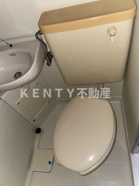 トイレ　落ち着いた色調のトイレです