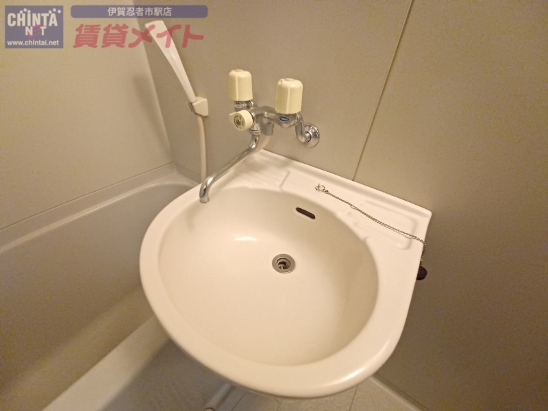 洗面設備　同型参考写真