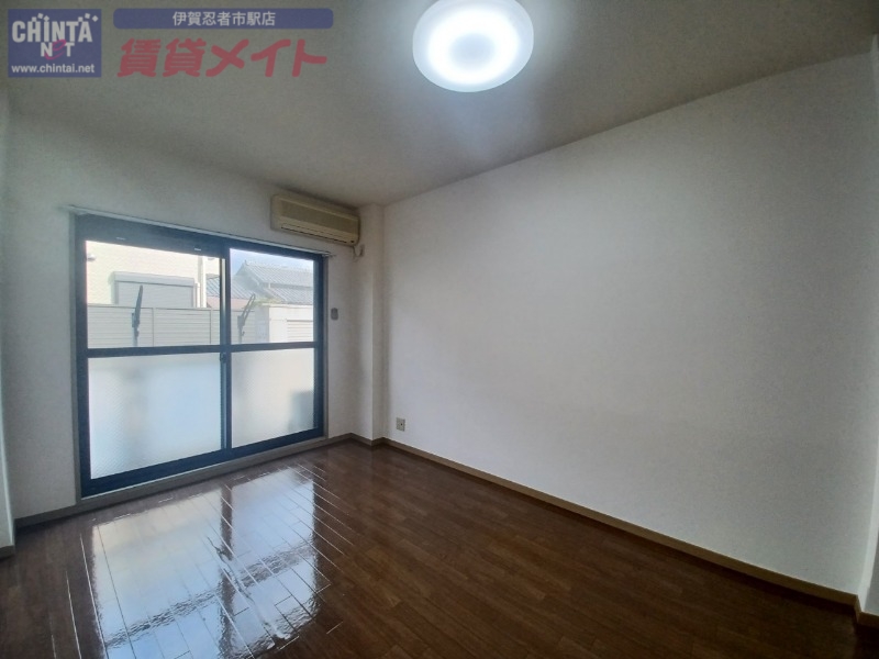 居室・リビング　同型参考写真