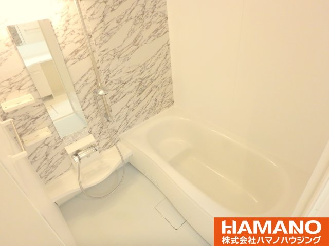 バス・シャワールーム　お風呂で日々の疲れを落としましょう（反転タイプです）