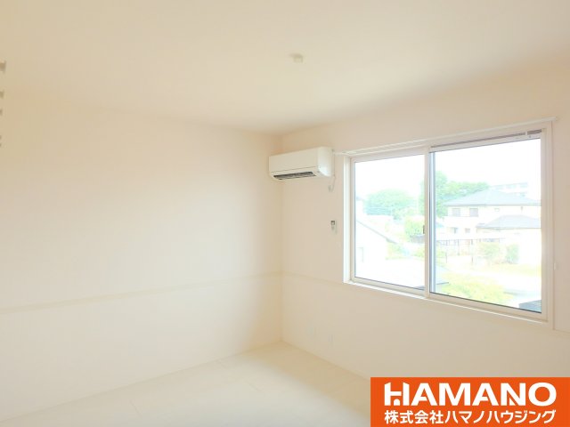 その他部屋・スペース　落ち着いた色調の寝室です（反転タイプです）