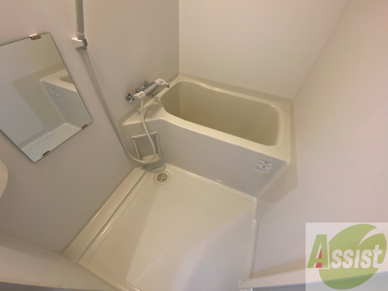 バス・シャワールーム　お風呂になります。一日の疲れを癒してくださいね。