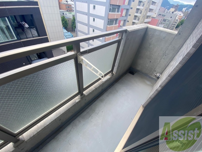 バルコニー　バルコニーが広くプチガーデニングも出来そうですね～。