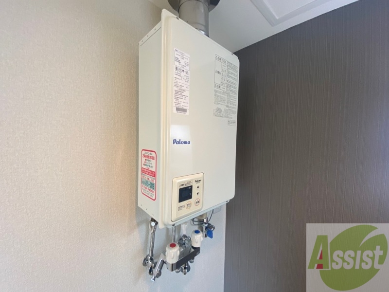 その他設備　給湯器は簡単操作で温度調整ができますよ。