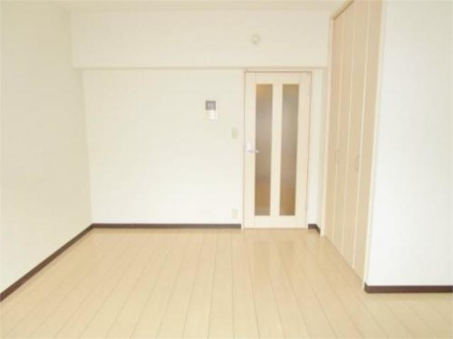 居室・リビング　清潔感のある洋室