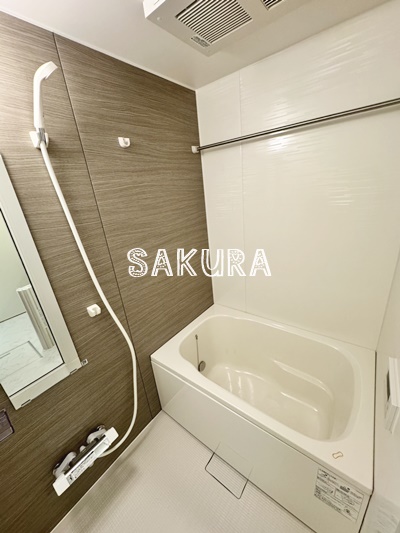 バス・シャワールーム　嬉しい追い焚き・浴室乾燥機付きです♪