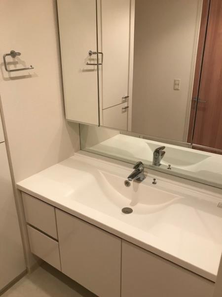 洗面設備　スペースが確保できる洗面所です