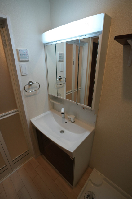 洗面設備　同じ施工会社のお部屋