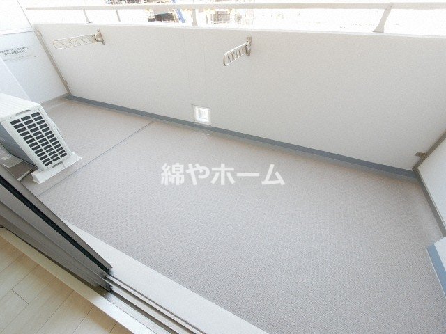 バルコニー　外からの目が気にならないバルコニーで洗濯物が干せます