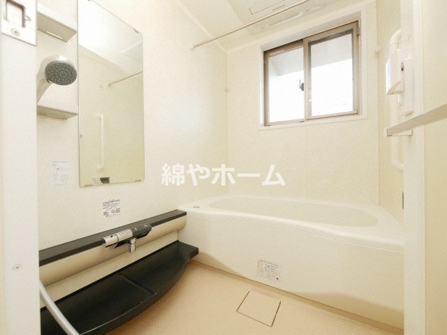 バス・シャワールーム　落ち着いた空間のお風呂です