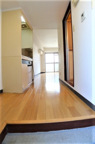 玄関　※他号室の写真です。