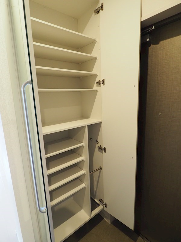収納　靴をすっきり収納できるシューズボックス付き。