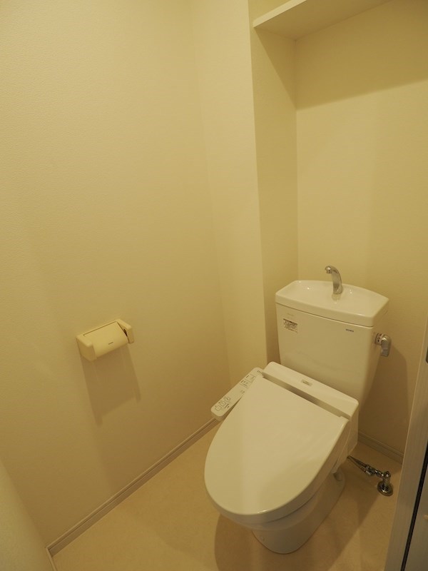 トイレ　清潔感のあるトイレスペース。