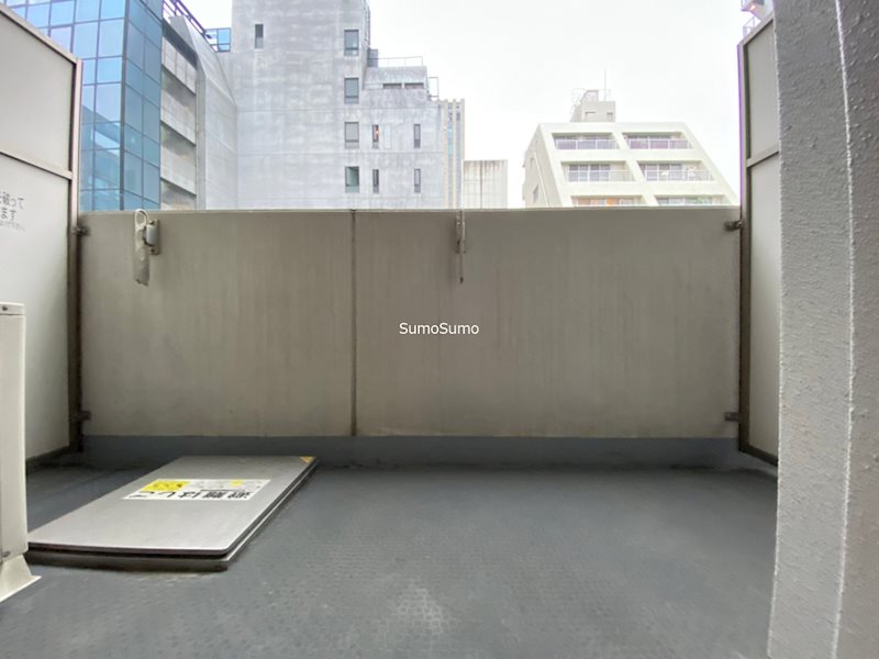 バルコニー　暖かな日差しのふりそそぐバルコニー