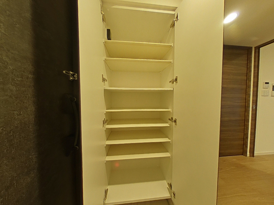 玄関　※別部屋の写真です