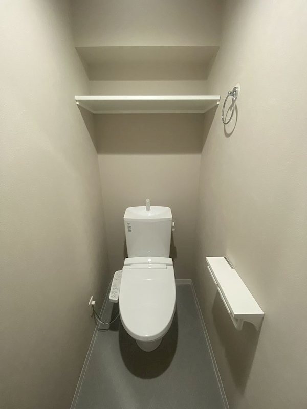 トイレ　ウォシュレット付き