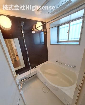 バス・シャワールーム　落ち着いた空間のお風呂です