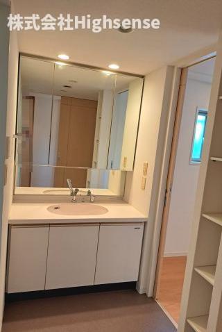 洗面設備　スペースが確保できる洗面所です