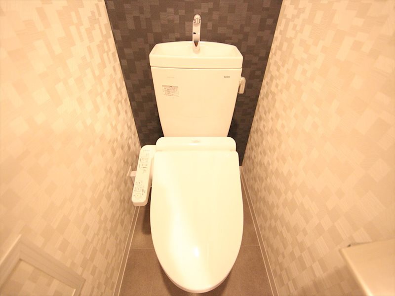 トイレ　温水洗浄暖房便座付トイレ