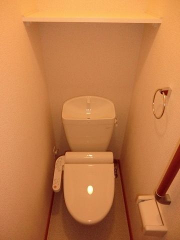 トイレ　洗浄暖房機能付き