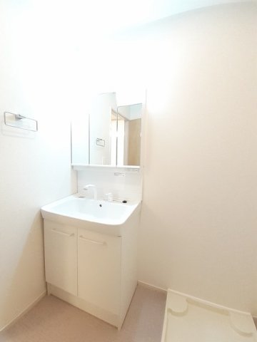 洗面設備　使いやすい洗面所です